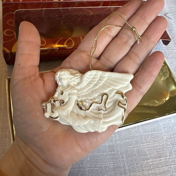 Avon Exclusive 2001 Set of 3 Bisque Porcelain Ornaments/24K Gold Accent - Picture 7 of 10